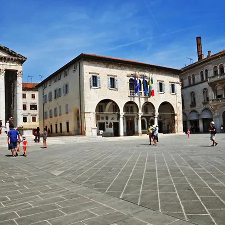 4988-1 Appartamento Pola